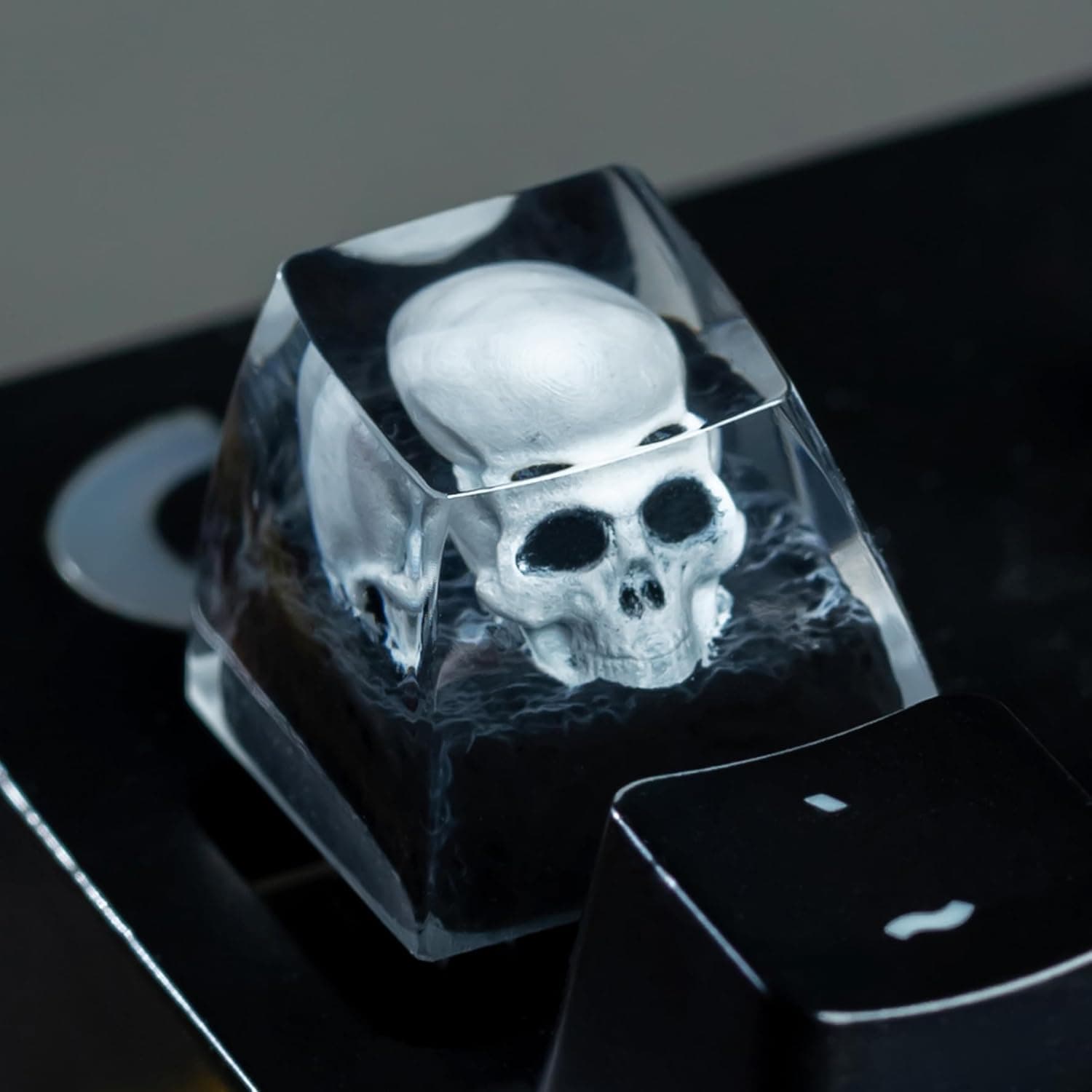 Artisan Keycaps Black White Skull Resin Escape ESC 1U SA R1 Handmade